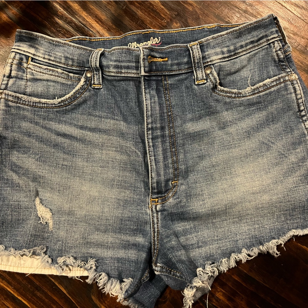 Women’s Wrangler Shorts. Size 9 AVG. Used